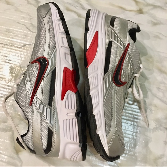 💝  NIKE 💝 Athletic shoes size 9 - Picture 2 of 6